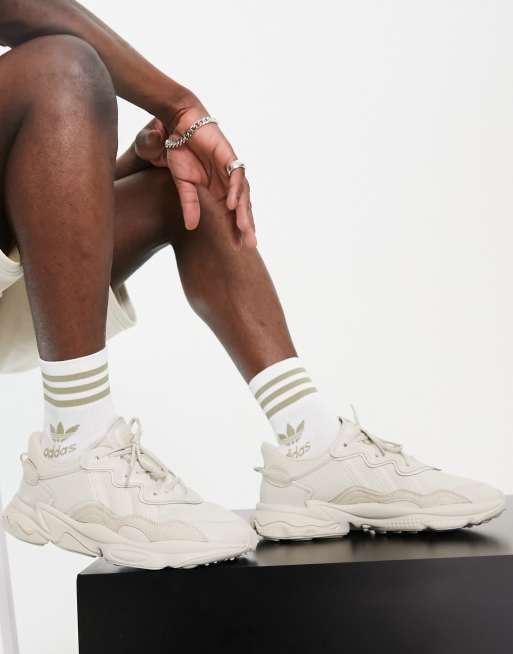 unidad Desnudarse meditación Zapatillas de deporte beis Ozweego de adidas Originals | ASOS