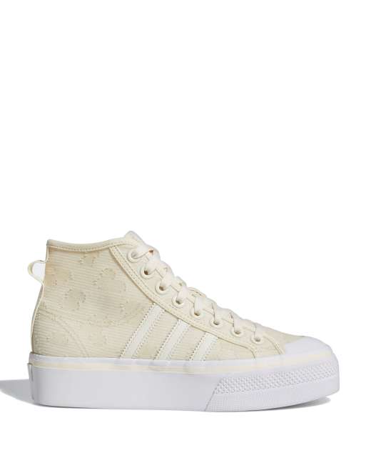 Zapatillas de deporte beis y blancas con plataforma Nizza Mid de adidas Originals