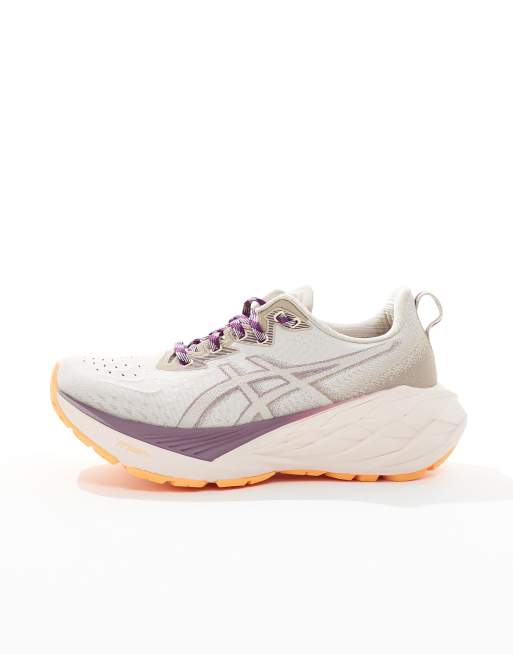 Zapatillas de deporte beis y rosas Novablast 4 TR Neutral de ASICS Trail Running, 2 de 5