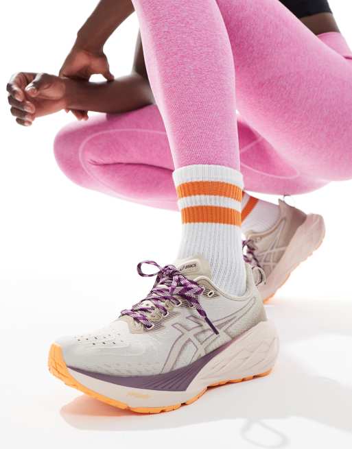 Zapatillas de deporte beis y rosas Novablast 4 TR Neutral de ASICS Trail Running, 5 de 5