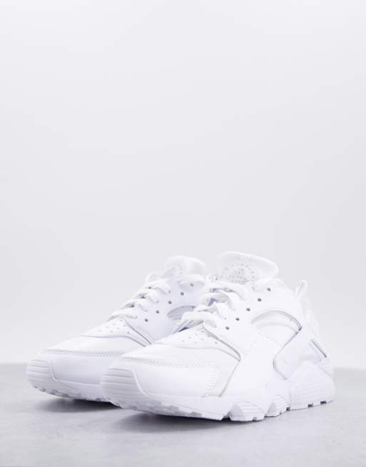 Nike huarache blancas outlet puestas