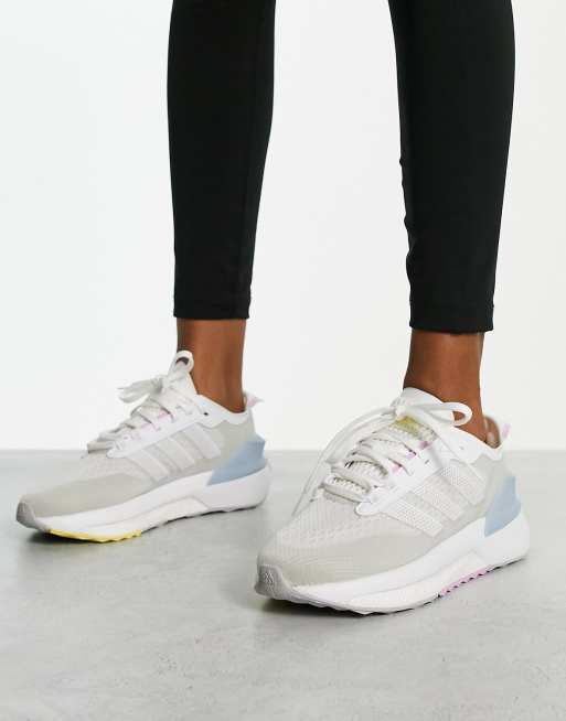 Zapatillas de deporte blancas Avryn de adidas Training