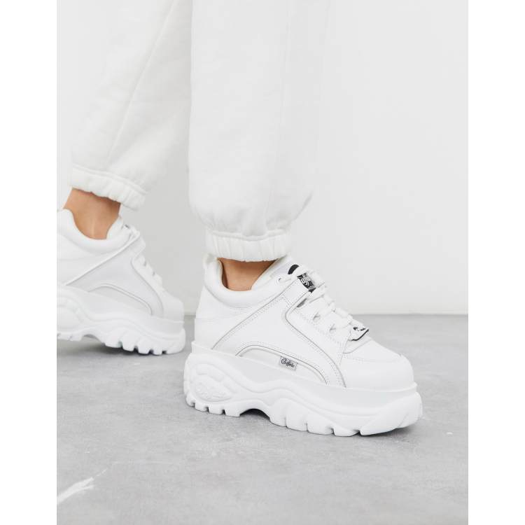 Integrar ensalada Costoso Zapatillas de deporte blancas clásicas de caña baja con suela gruesa de  cuero de Buffalo London | ASOS