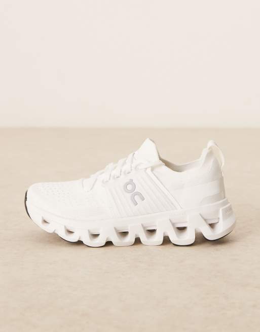 Zapatillas de deporte blancas Cloudswift 4 de ON, 2 de 5