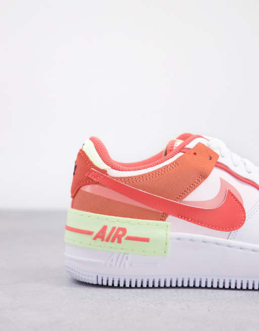 Zapatillas de deporte blancas color coral y naranjas Air Force 1 Shadow de Nike
