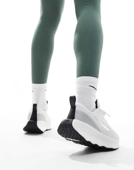 Zapatillas de deporte blancas con acabado de purpurina Promina Premium de Nike Training, 5 de 5