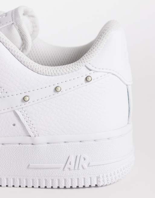 Zapatillas de deporte blancas con detalle de logo de perlas Air Force 1 '07 de Nike, 4 de 5