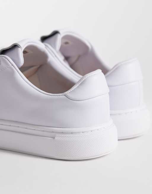 Zapatillas de deporte blancas con detalle dorado de cuero de Fred Perry, 2 de 5