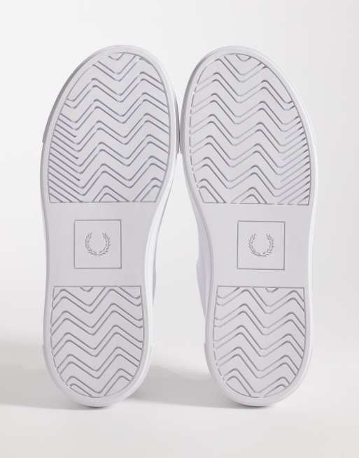 Zapatillas de deporte blancas con detalle dorado de cuero de Fred Perry, 5 de 5