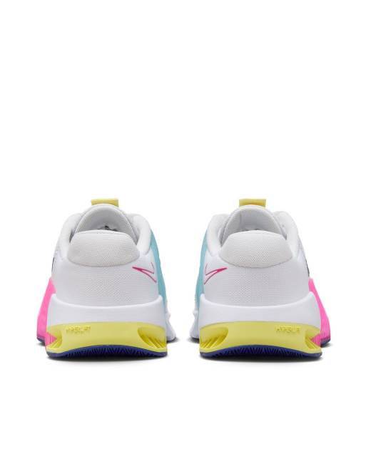 Nike blancas con colores 2025