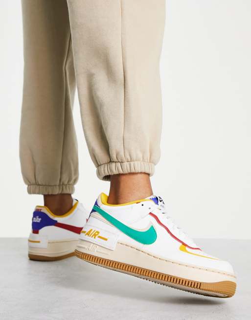 Zapatillas de deporte blancas con detalles de colores primarios Air Force 1 Shadow de Nike, 3 de 4