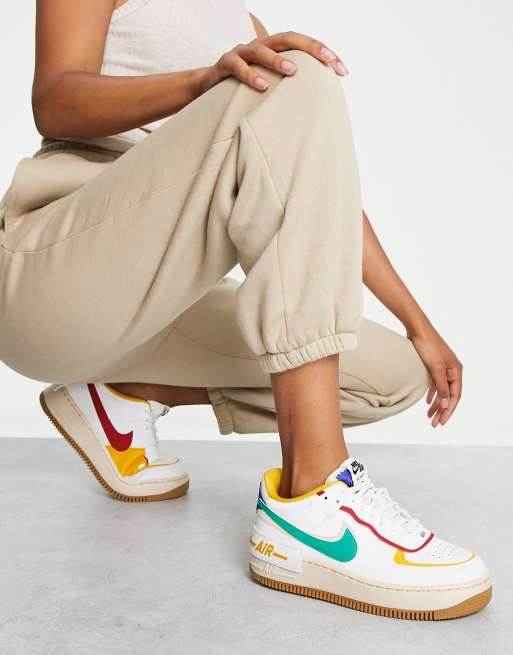 Zapatillas de deporte blancas con detalles de colores primarios Air Force 1 Shadow de Nike, 4 de 4