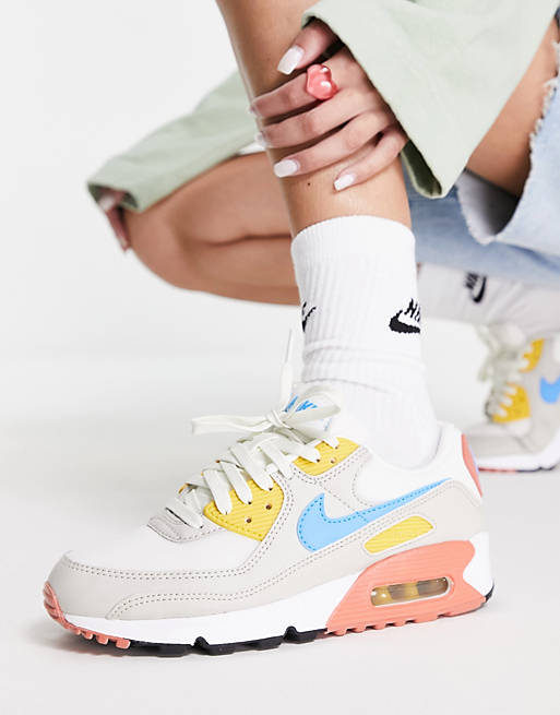 Ver internet Guardería Permanecer de pié Zapatillas de deporte blancas con detalles de los colores primarios Air Max  90 de Nike | ASOS
