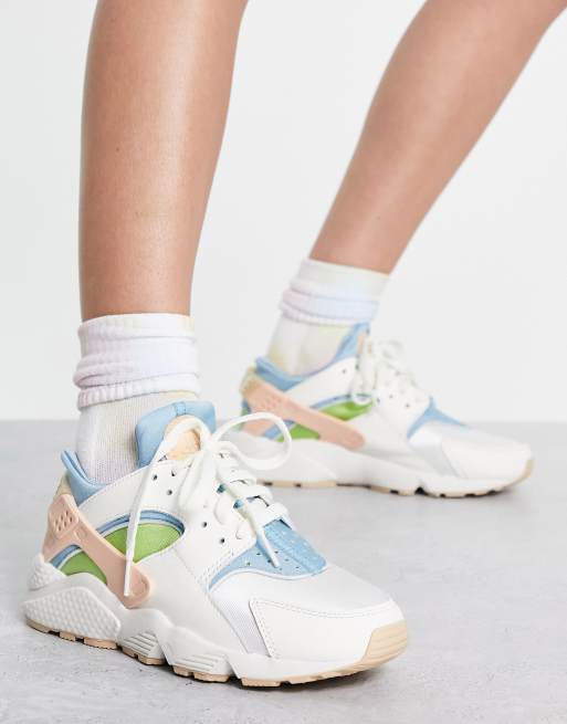 aficionado Preescolar Anguila Zapatillas de deporte blancas con detalles en tonos pastel claros variados Air  Huarache de Nike | ASOS