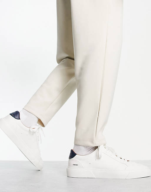 Zapatillas de deporte blancas con diseño de paneles de antelina de ASOS DESIGN