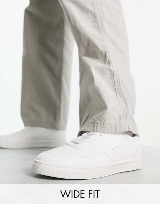Zapatillas de deporte blancas con diseño de paneles y cordones de London Rebel Wide Fit