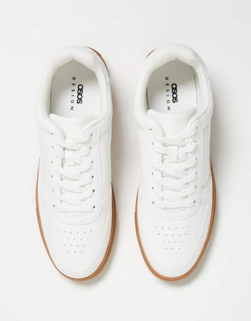 Zapatillas de deporte blancas con diseño de paneles y suela de goma de ASOS DESIGN, 4 de 4