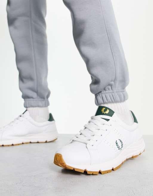 Zapatillas de deporte blancas con estampado de de laurel dorada de cuero B723 de Fred Perry | ASOS