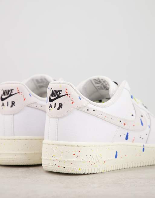 simultáneo Puede ser ignorado solo Zapatillas de deporte blancas con estampado de salpicaduras de pintura Air  Force 1 '07 LV8 BB de Nike | ASOS