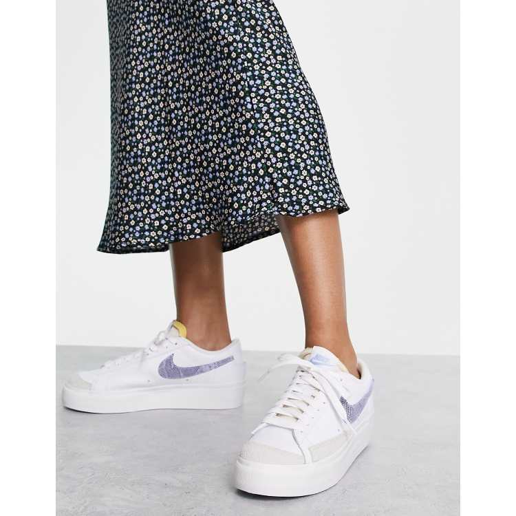 Zapatillas de deporte blancas con estampado de serpiente Blazer Low Platform de Nike