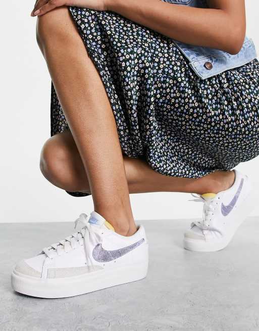 Zapatillas de deporte blancas con estampado de serpiente Blazer Low Platform de Nike