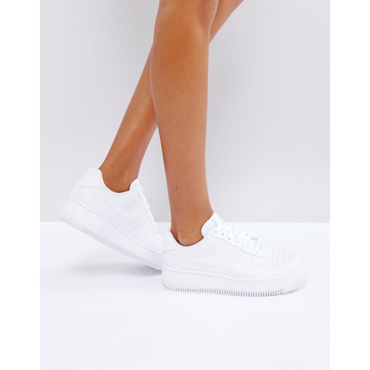 de deporte blancas con plataforma Air Force de Nike ASOS