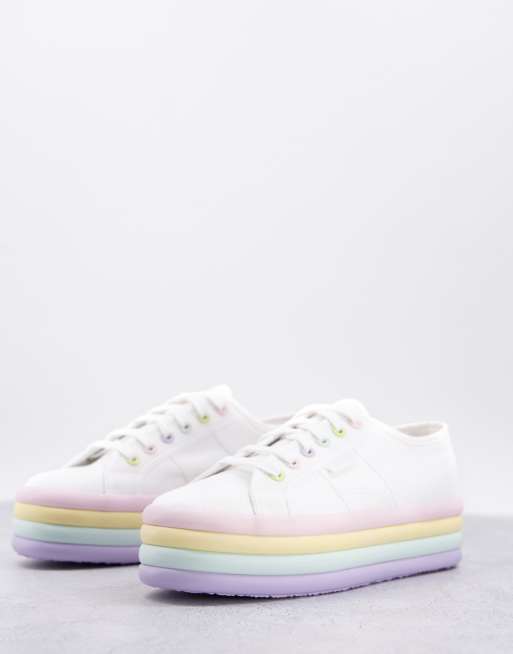 Zapatillas de deporte blancas con plataforma plana en tonos pastel 2790 de Superga