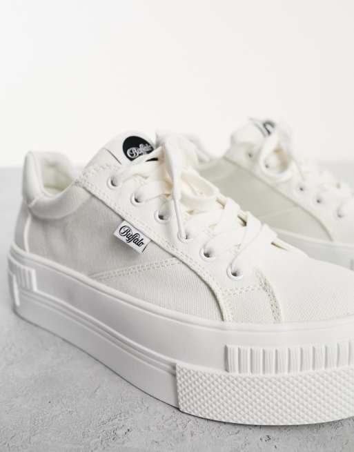 Zapatillas de deporte blancas con plataforma plana Vegan Paired de Buffalo, 4 de 4