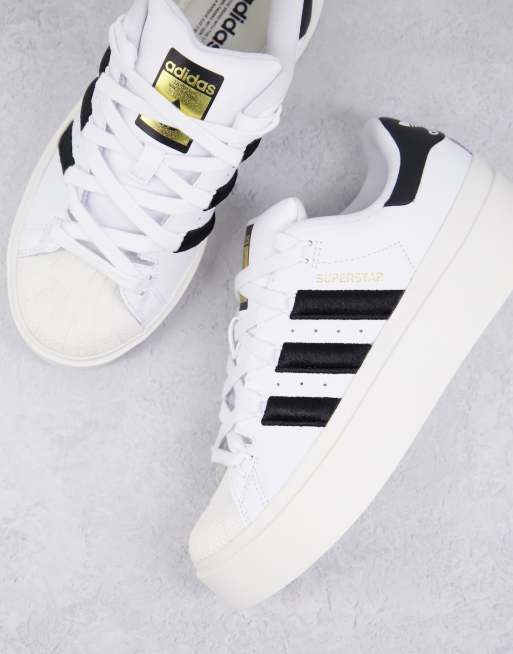 Zapatillas de deporte blancas con plataforma Superstar Bonega de adidas Originals ASOS