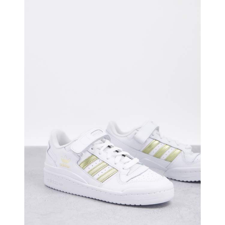 Adidas blancas con 2025 rayas doradas