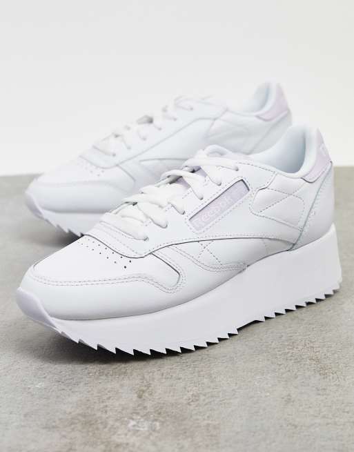 Arrestar soborno asignar Zapatillas de deporte blancas de cuero doble con lengüeta en el talón lila  de Reebok Classic | ASOS