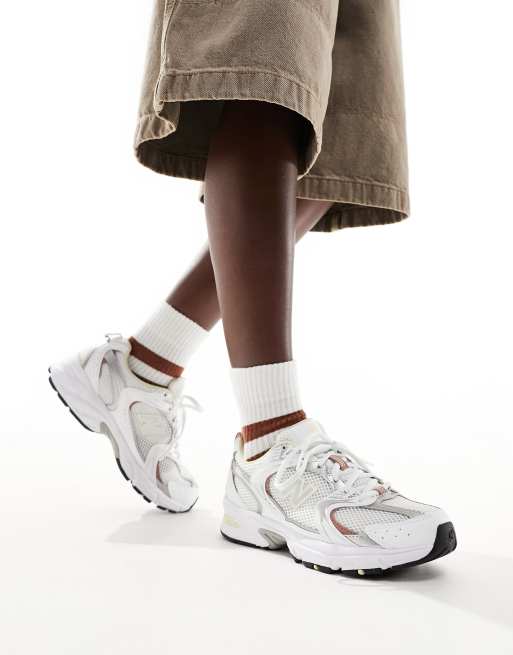 Zapatillas de deporte blancas, plateadas y marrones 530 de New Balance, 3 de 5