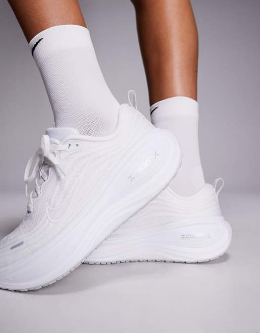 Zapatillas de deporte blancas Vomero Plus de Nike Running, 4 de 5