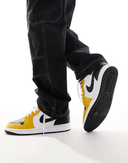 Zapatillas de deporte blancas y amarillas Air Jordan 1 Mid de Jordan, 3 de 5