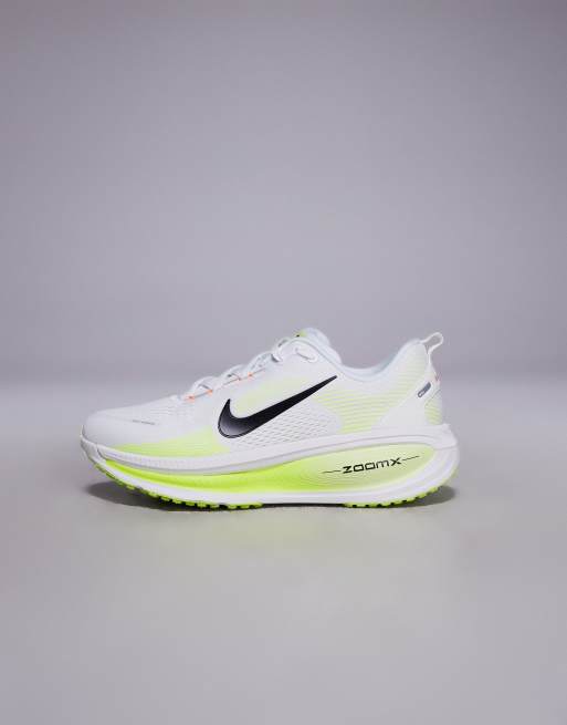 Zapatillas de deporte blancas y amarillo neón Vomero 18 de Nike Running, 2 de 5