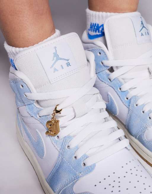 Zapatillas de deporte blancas y azul denim Air Jordan 1 Mid de Nike, 4 de 5