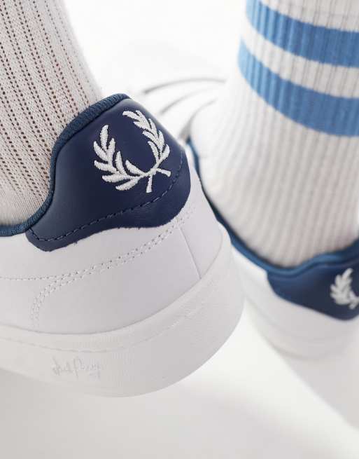 Zapatillas de deporte blancas y azul marino con cierre adhesivo B721 de Fred Perry, 4 de 5