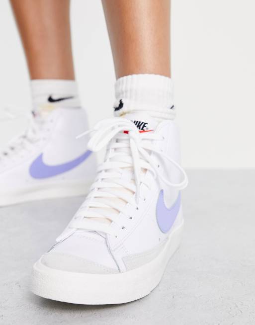 Zapatillas de deporte blancas y azul pálido Blazer Mid '77 Vintage de Nike, 3 de 4