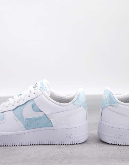 Zapatillas de deporte blancas y azul pastel Air Force 1 '07 LXX de Nike, 3 de 4