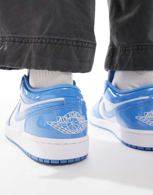 Zapatillas de deporte blancas y azules Air Jordan 1 Low SE de Nike , 3 de 5