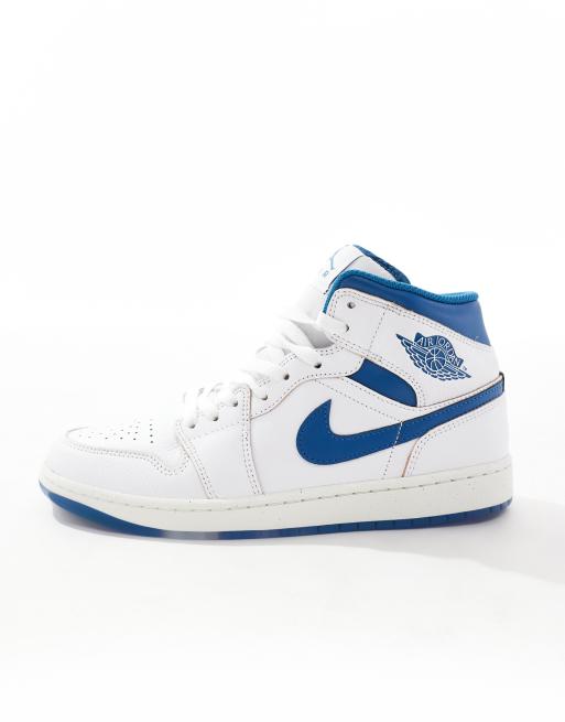 Zapatillas de deporte blancas y azules Air Jordan 1 Mid de Jordan, 3 de 5