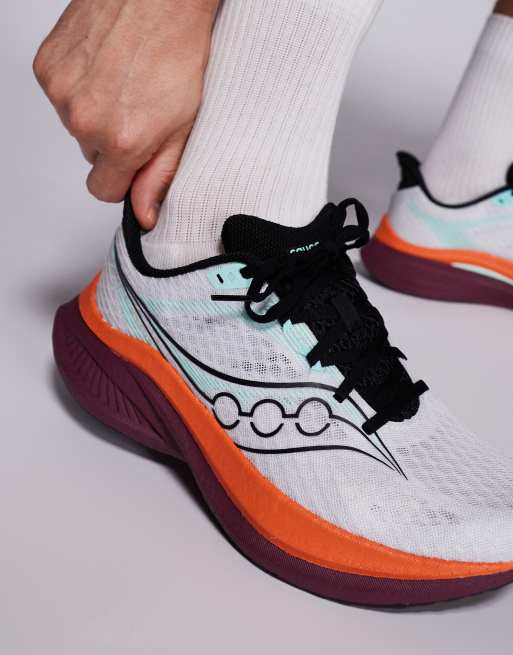 Zapatillas de deporte blancas y carmesí para correr Endorphin Speed 5 de Saucony, 3 de 5