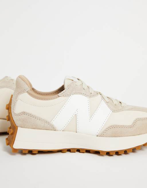 Equipo de juegos Vigilante Oriental Zapatillas de deporte blancas y color avena 327 de New Balance | ASOS