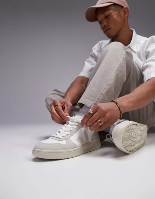 Zapatillas de deporte blancas y color piedra natural de ante y B-Mesh V-10 de VEJA