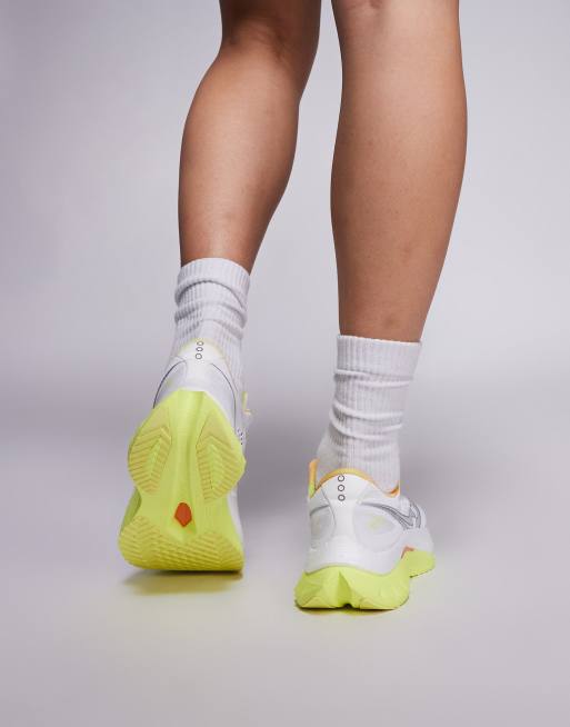 Zapatillas de deporte blancas y color sol Endorphin Speed 4 Fast & Light de Saucony, 3 de 5