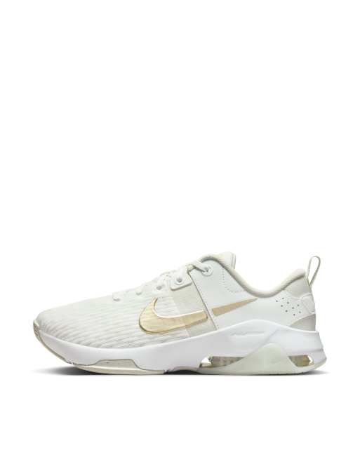 Zapatillas de deporte blancas y doradas Zoom Bella 6 premium de Nike Training