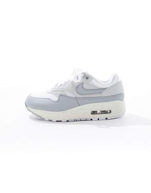 Nike air max blancas y grises best sale