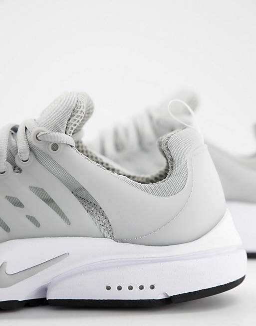 fácil de lastimarse oler básico Zapatillas de deporte blancas y grises claras Air Presto de Nike | ASOS
