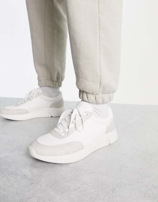 Zapatillas de deporte blancas y grises minimalistas de Truffle Collection