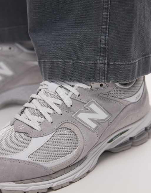 Zapatillas de deporte blancas y grises unisex 2002 de New Balance, 4 de 5